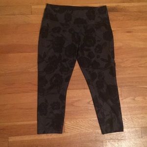 Lululemon size 8 cropped leggings